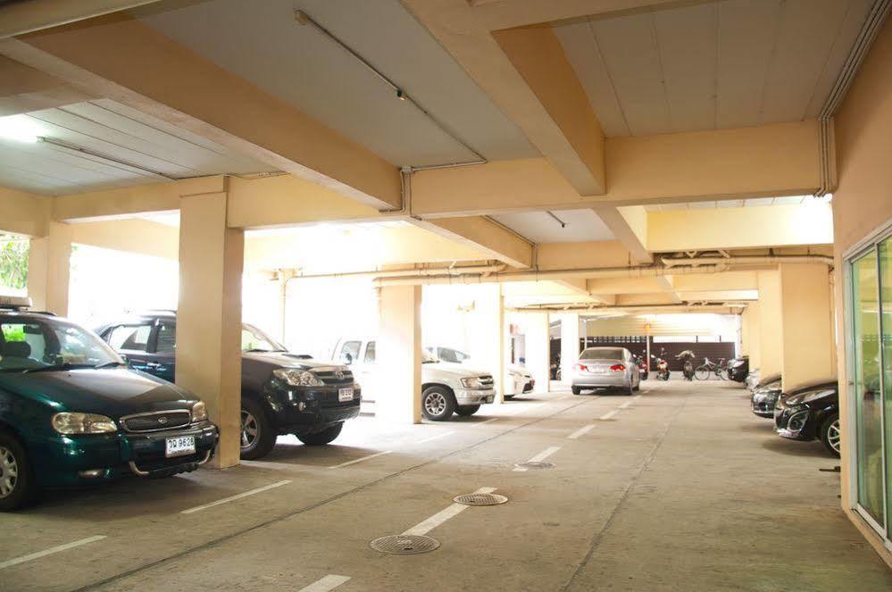 Golden House @ On-Nut Station Motel Bangkok Exterior photo