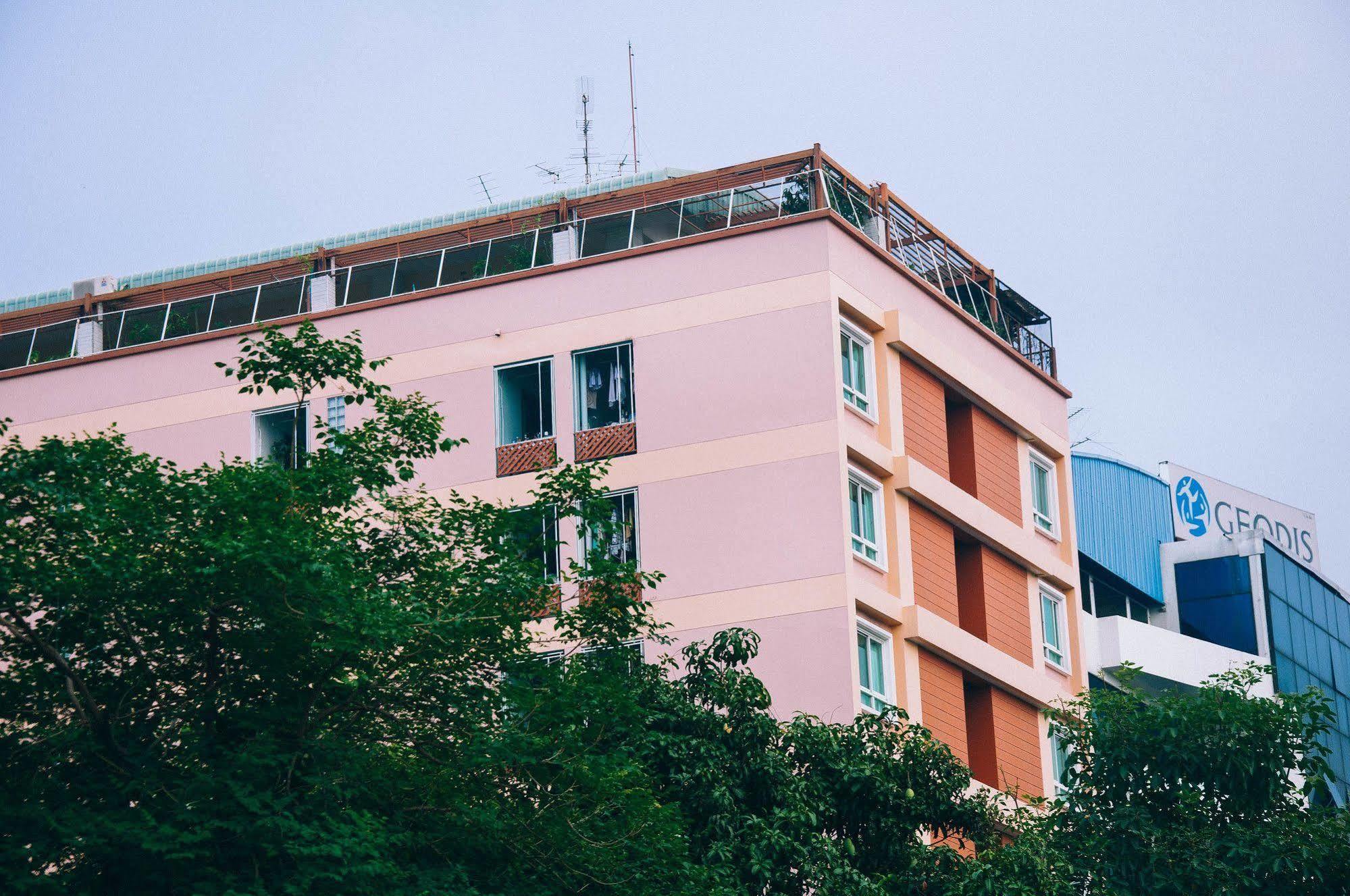 Golden House @ On-Nut Station Motel Bangkok Exterior photo