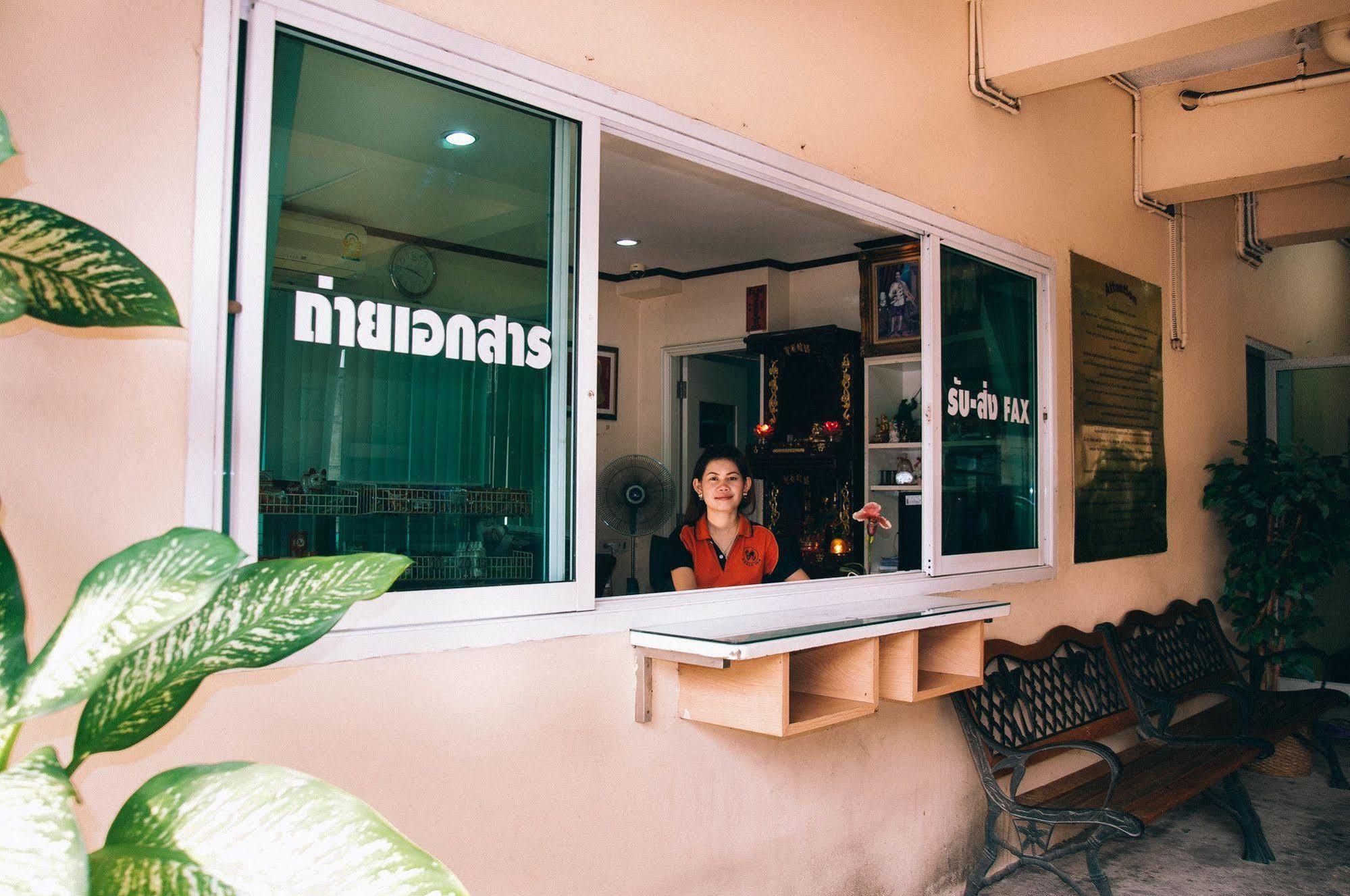 Golden House @ On-Nut Station Motel Bangkok Exterior photo