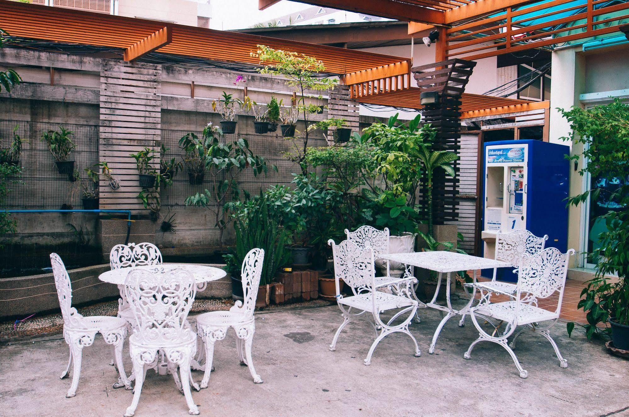Golden House @ On-Nut Station Motel Bangkok Exterior photo