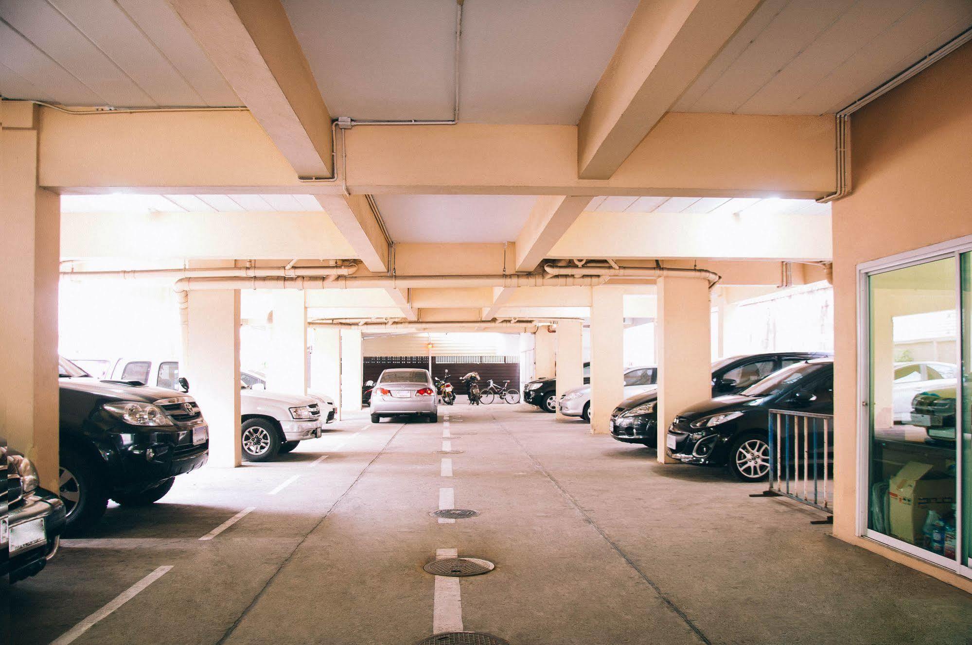 Golden House @ On-Nut Station Motel Bangkok Exterior photo